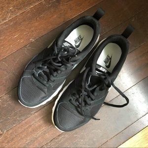 Black and White Nike Sneakers Size 8